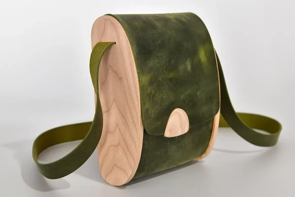 Holz-Ledertasche Blago M Esche weiß geölt grün