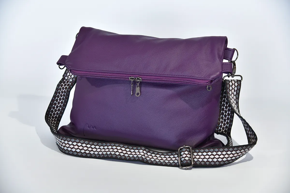 Sam flex M aus violettem, semianilin Nappa-Rindsleder