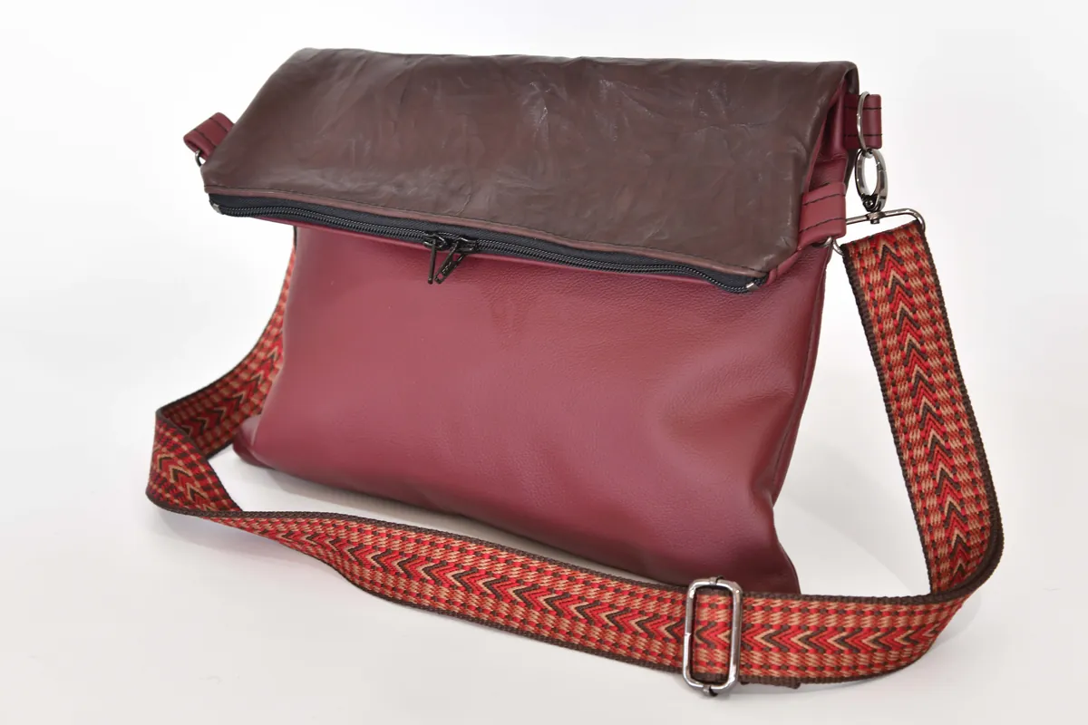 Sam flex M aus Anilin-Nappa-Rindsleder in aubergine und rotbraun