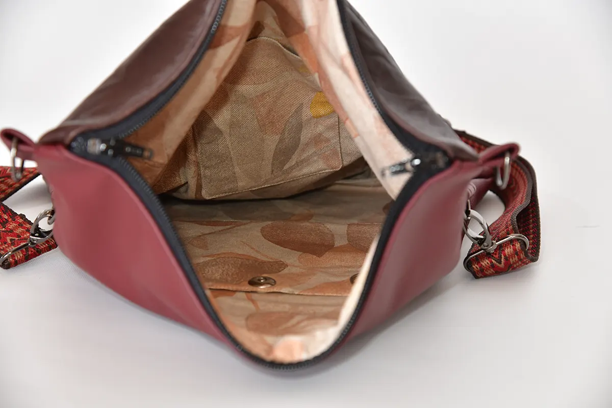 Sam flex M aus Anilin-Nappa-Rindsleder in aubergine und rotbraun