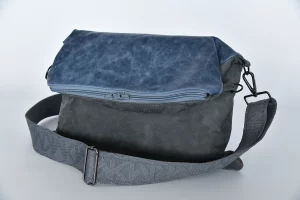 Handgefertigte Ledertasche Sam flex nachtblau und safir