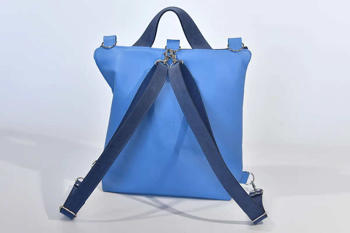 Ainoha M aus hellblauem Anilin-Nappaleder und kräftig weichem, kobalblauem Rindsleder