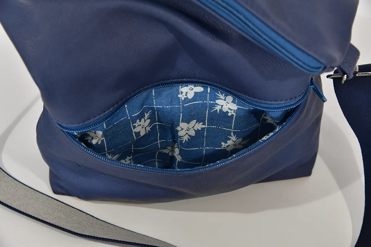 Sam flex M aus geschliffenem, blauem Nubuk-Rindsleder