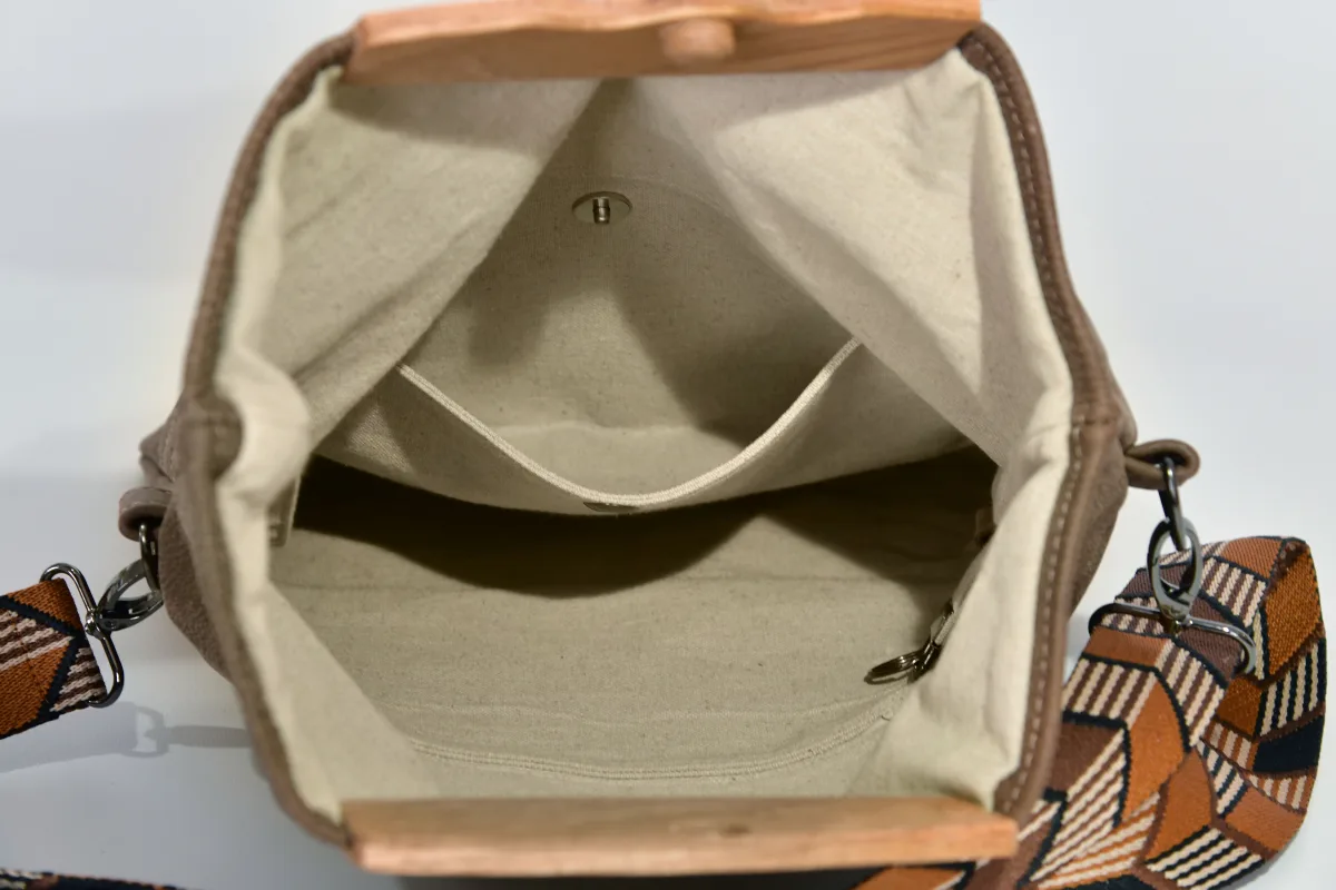 Sam dia M aus weichem Nubuk-Vintage-Wasserbüffelleder in kastanie