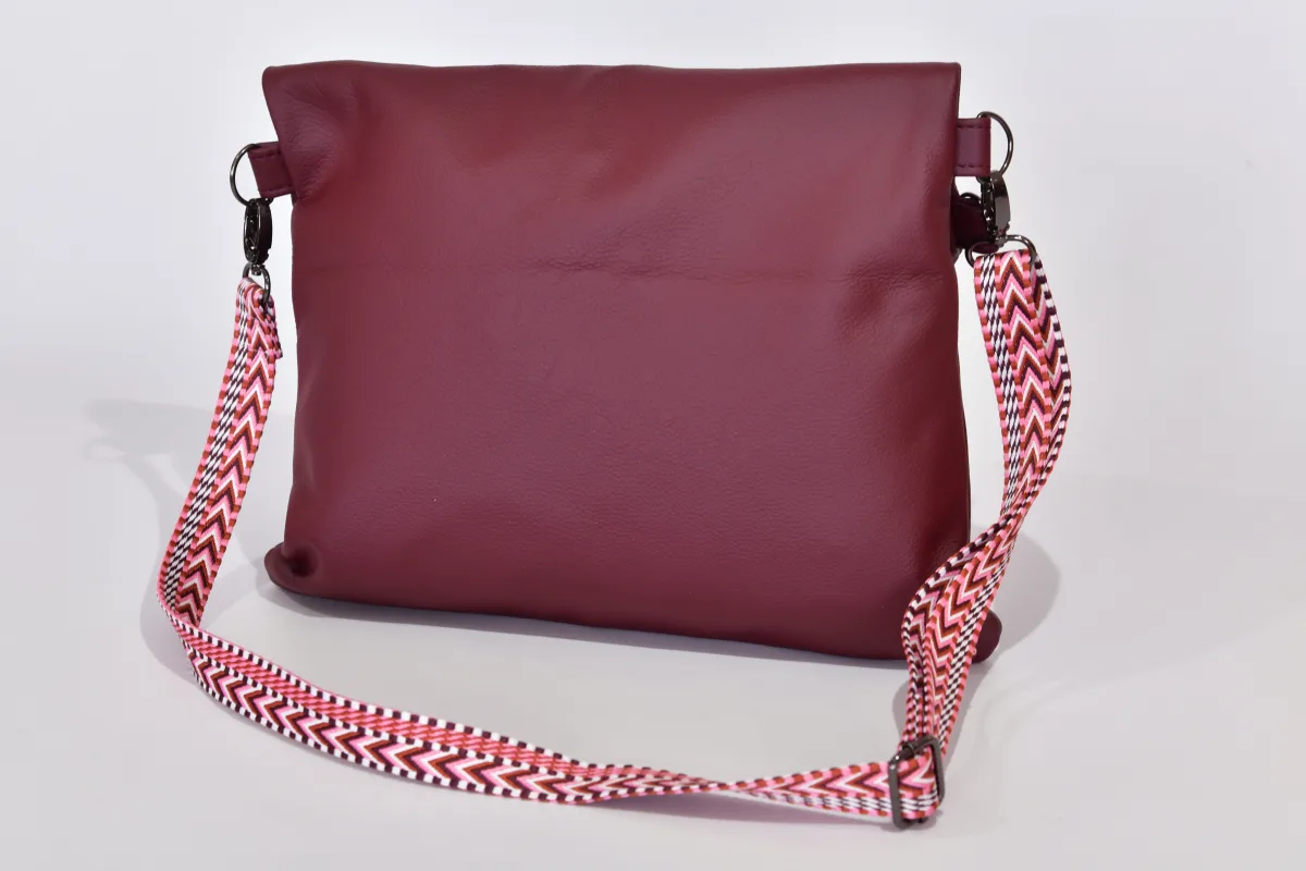 Sam flex M aus semianilin gefärbtem Nappa-Rindsleder in aubergine