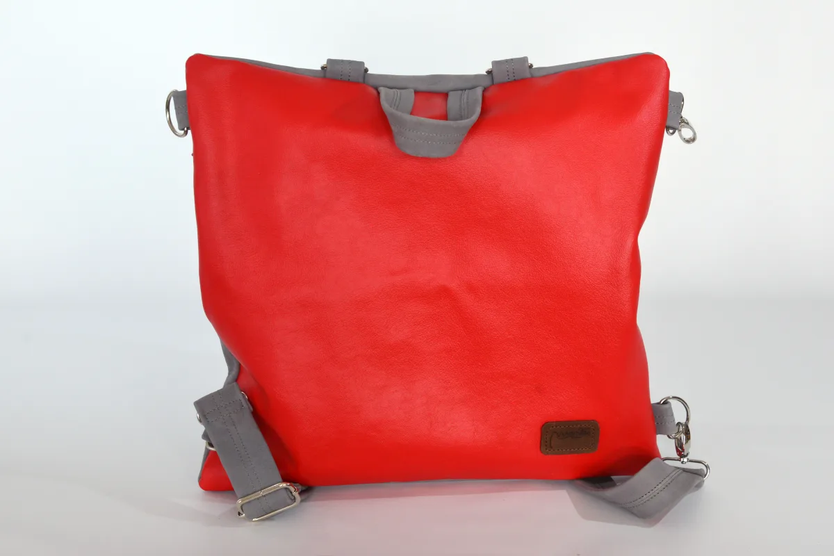 Petra M aus geschliffenem Nubuk-Wasserbüffelleder in blaugrau und Nappa-Wasserbüffelleder in rotorange