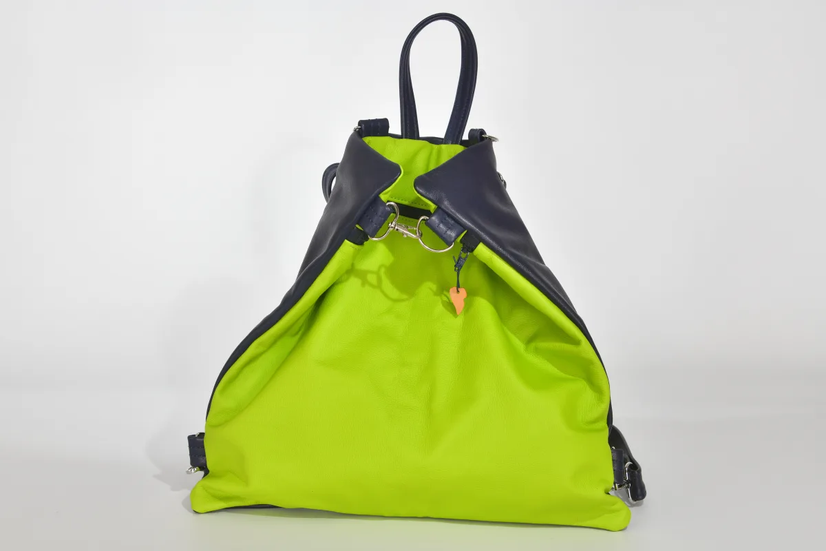 Petra M aus Nappa-Wasserbüffelleder in neongrün und pflanzlich softem Rindsleder in marineblau