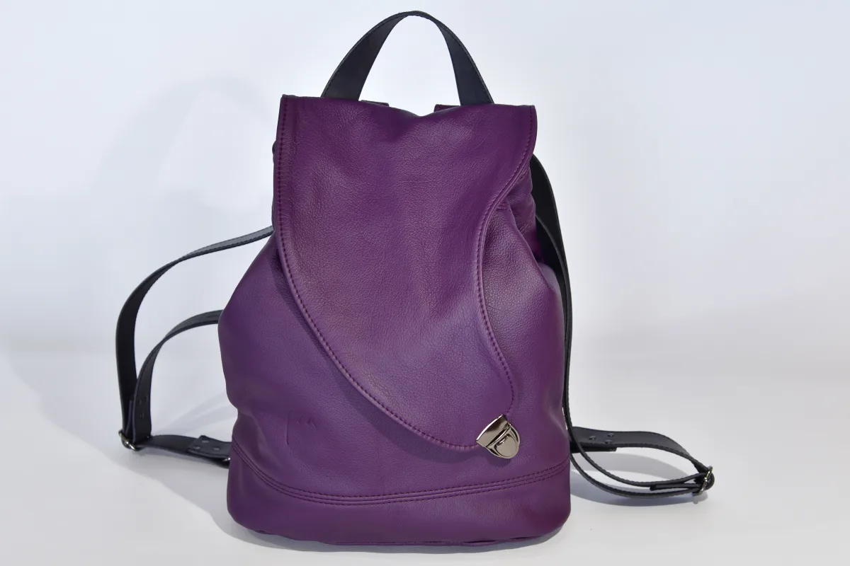 Niki M aus violettem Anilin-Nappa-Rindsleder
