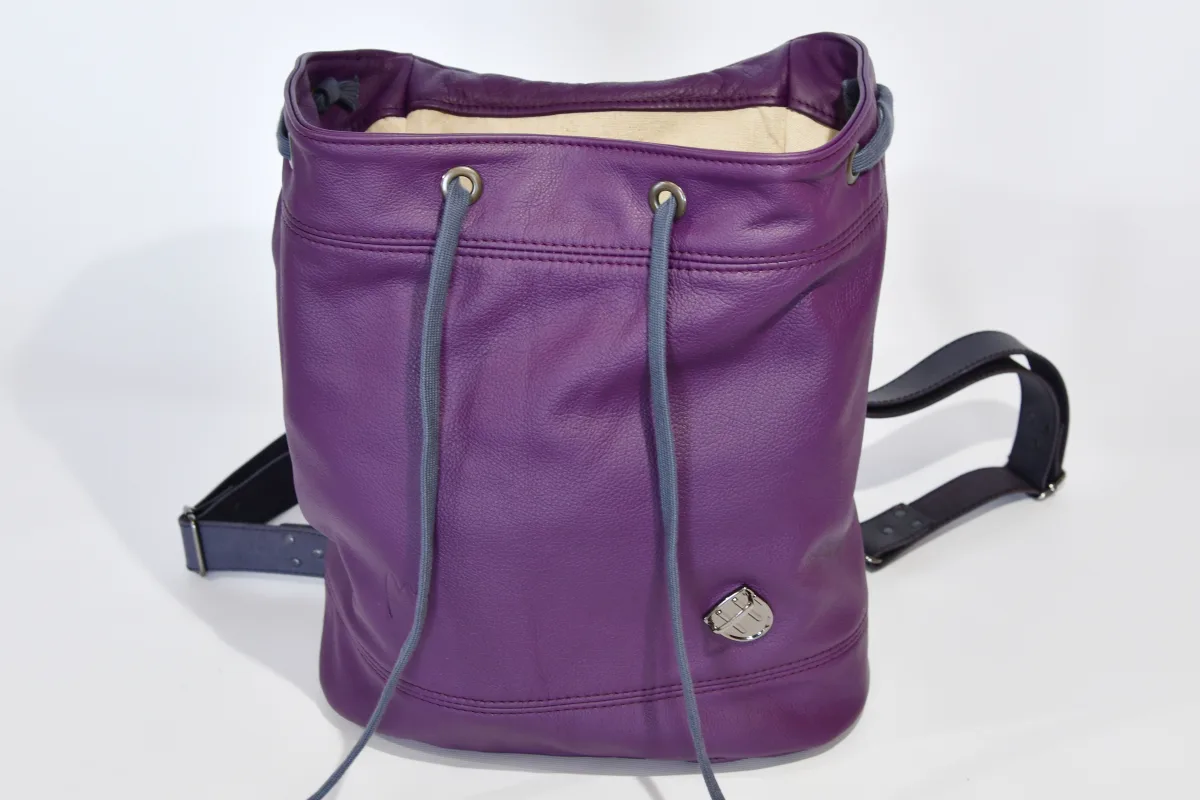 Niki M aus violettem Anilin-Nappa-Rindsleder