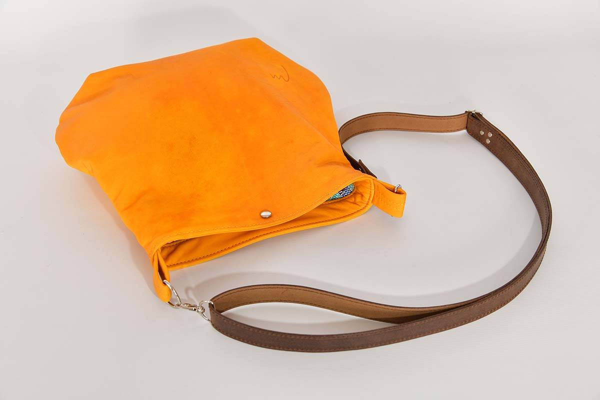 Schultertasche Iris M sonnengelb