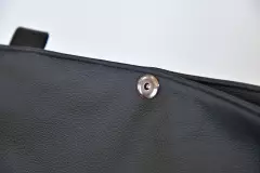 handgefertigte-ledertasche-schwarz_26022_Iris_L_02