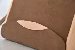 handgefertigte-holz-ledertasche-graubraun-esche-weiss-geoelt_26045_Jenny_M_05