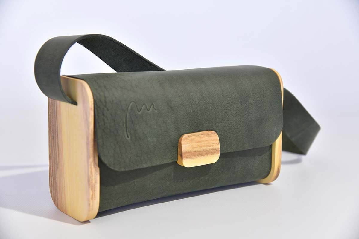 Holz-Ledertasche Modell Timo S Orangenholz, Wasserbüffel-Dickleder tannengrün