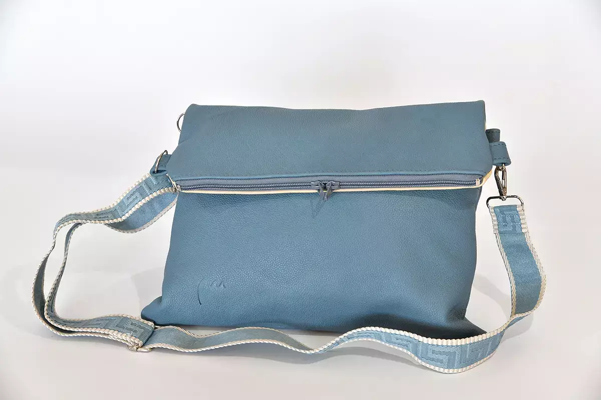 Handgefertigte Ledertasche in lagune und creme Sam flex