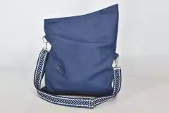 handgefertigte-ledertasche-blau-lagune_26023_Sam_dia_M_02