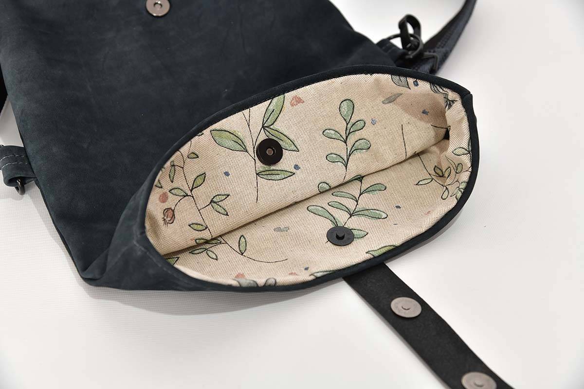 Ledertasche Modell Sam M blauschwarz