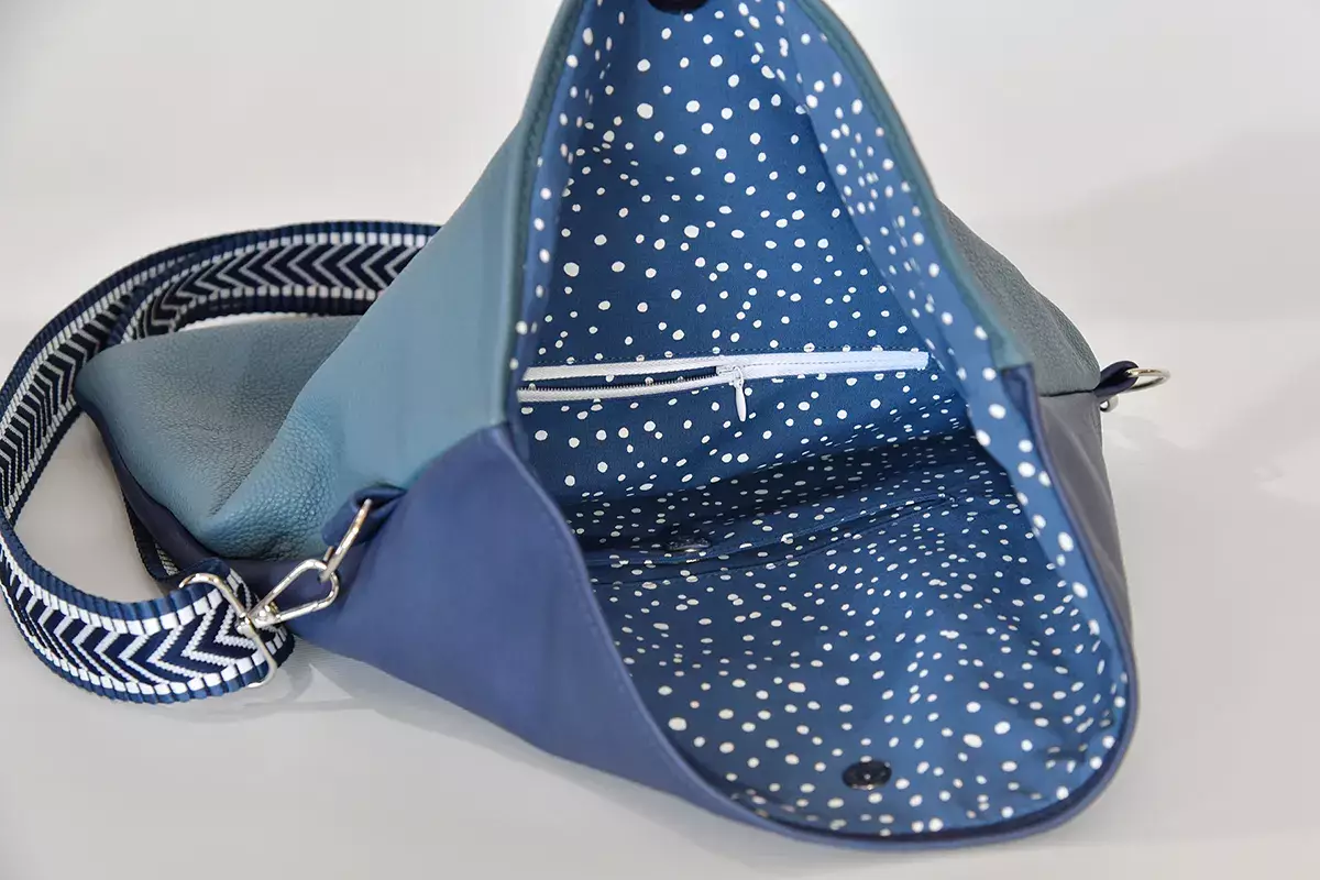 Handgefertigte Ledertasche Sam M dia blau und lagune Sam dia