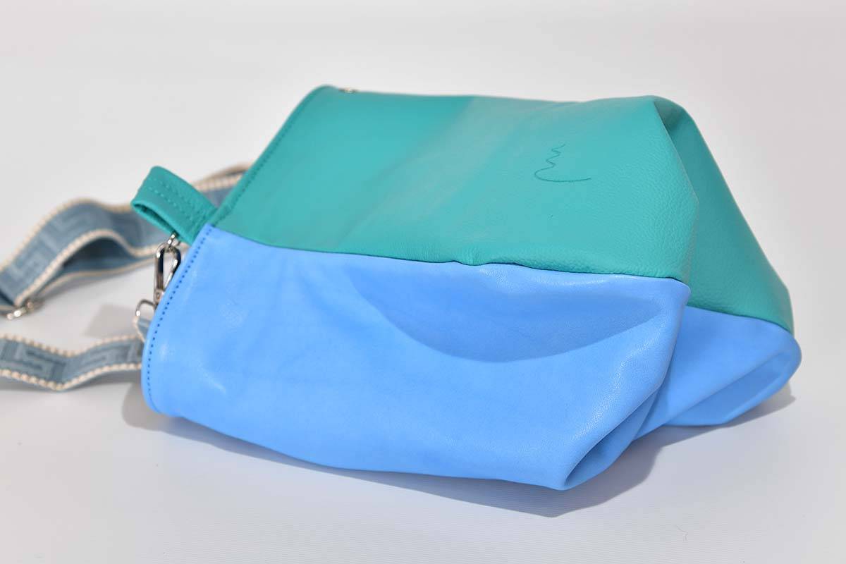 Schultertasche Iris S türkis hellblau