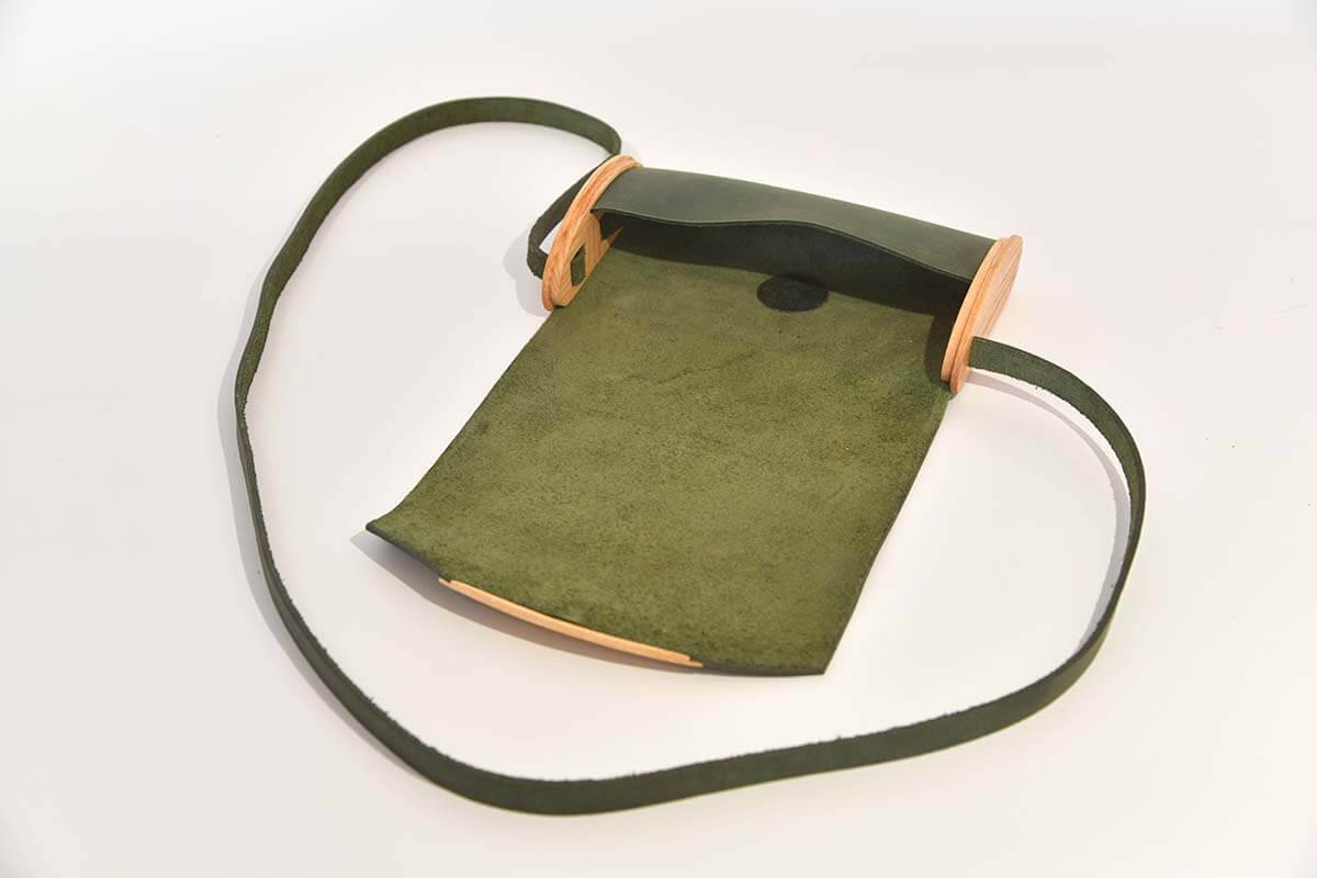 Holz-Leder-Tasche Modell Jenny Eschenholz tannengrün