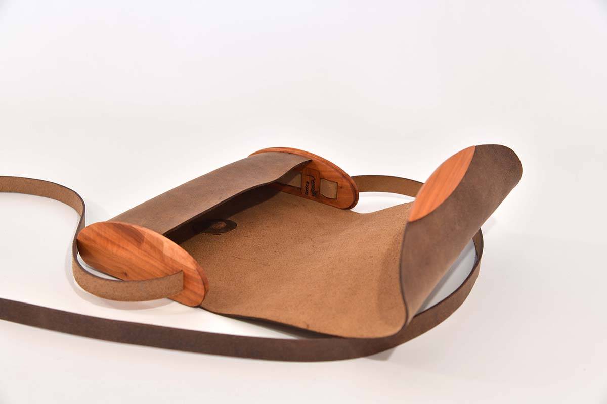 Holz-Ledertasche Modell Jenny braun, Sauerkirschholz