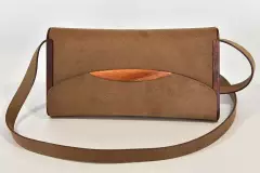 handgefertigte-holz-ledertasche-graubraun-zypresse_26047_Jenny_S_05