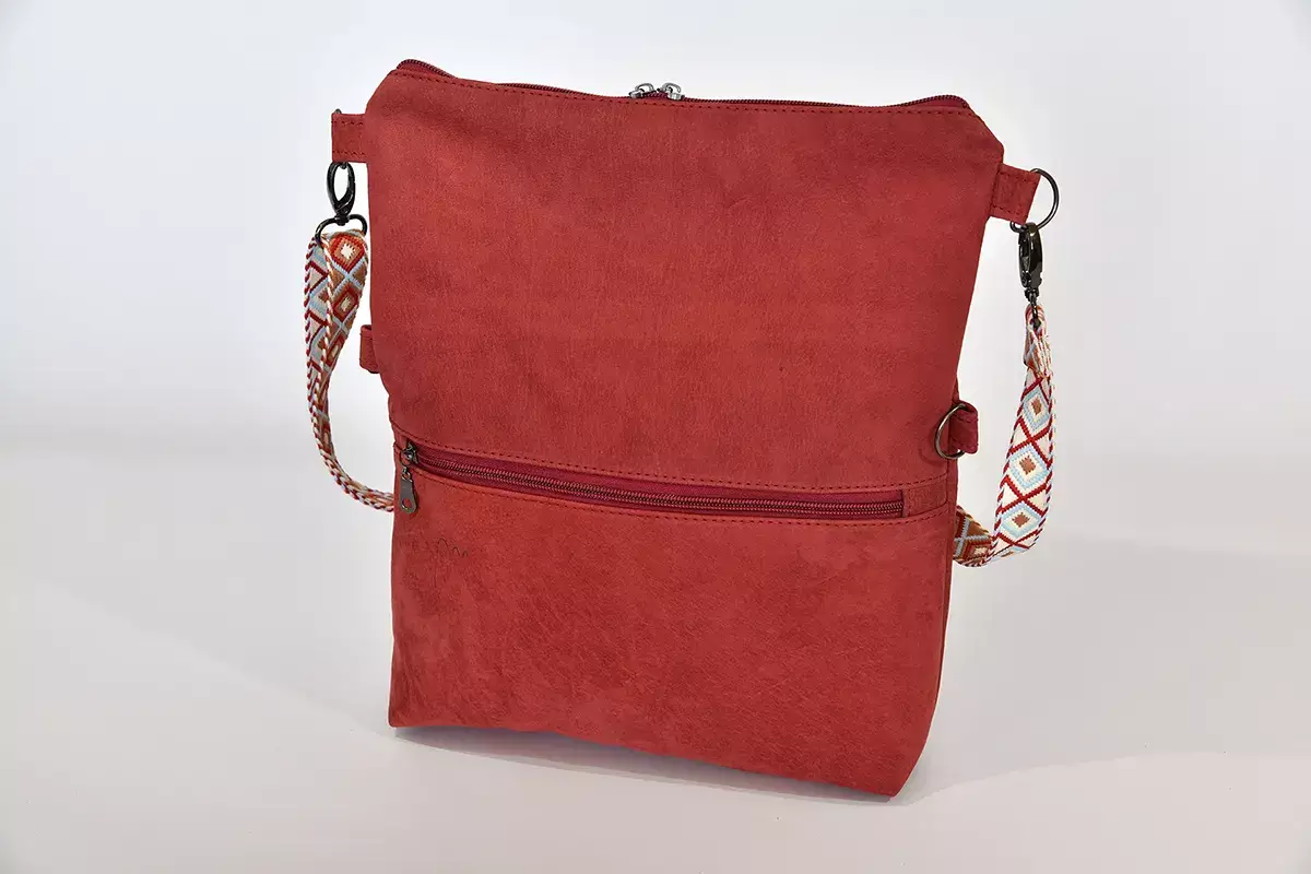 Zweifach nutzbare Überschlagtasche mit Reißverschluss, umgeschlagen