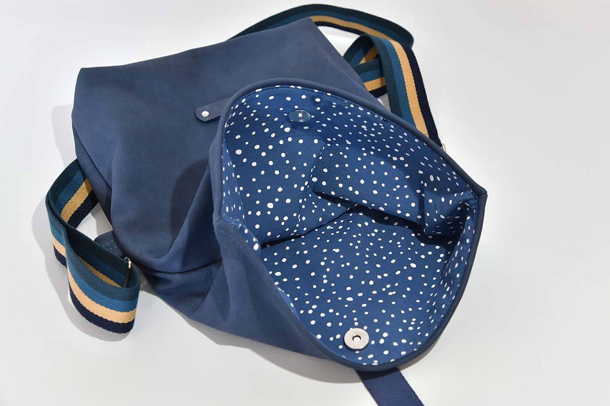 Ledertasche Modell Sam M dunkelblau