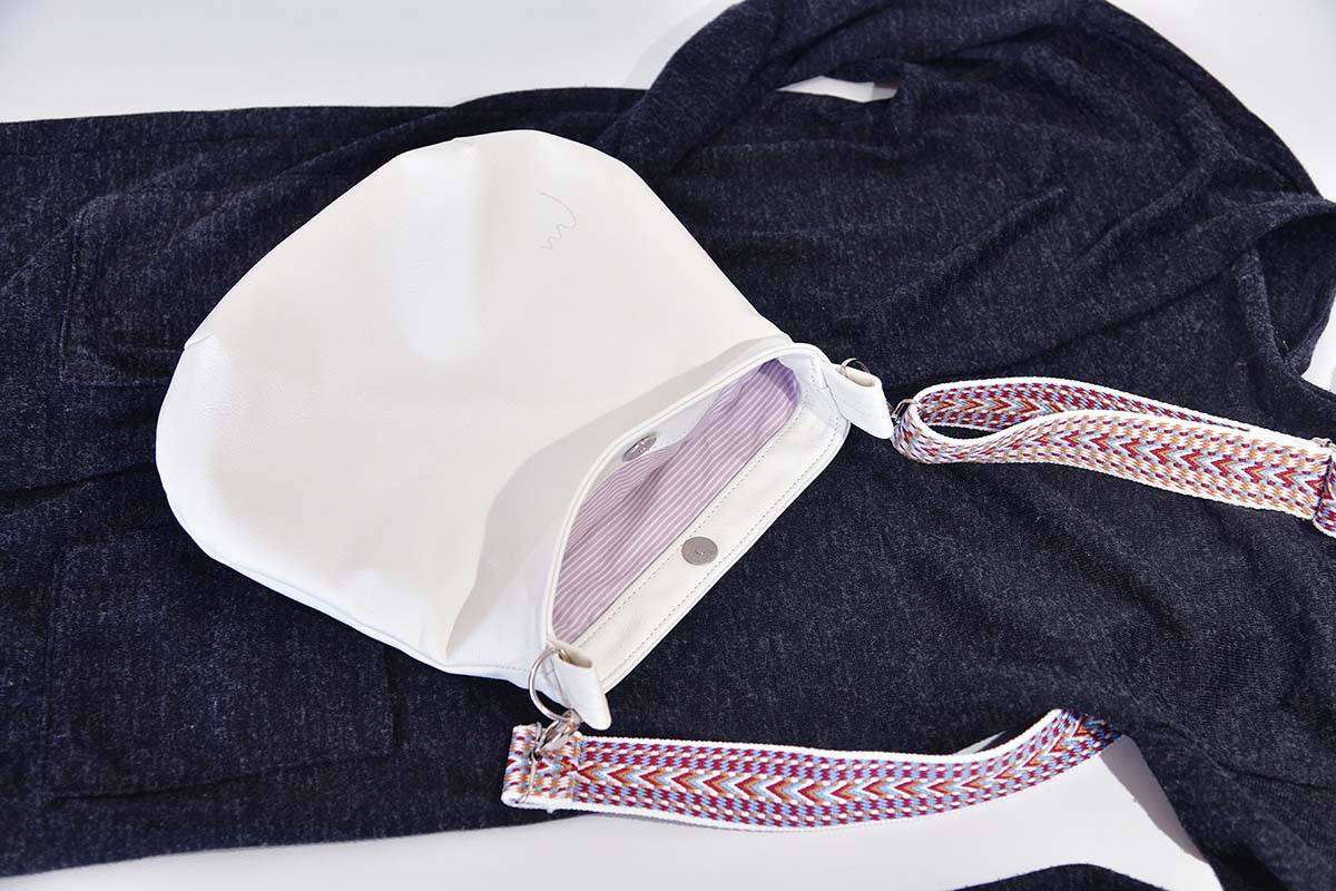 Schultertasche Iris S weiß