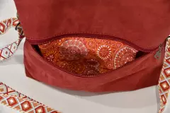 handgefertigte-ledertasche-bordeaux_26014_Sam_flex_04