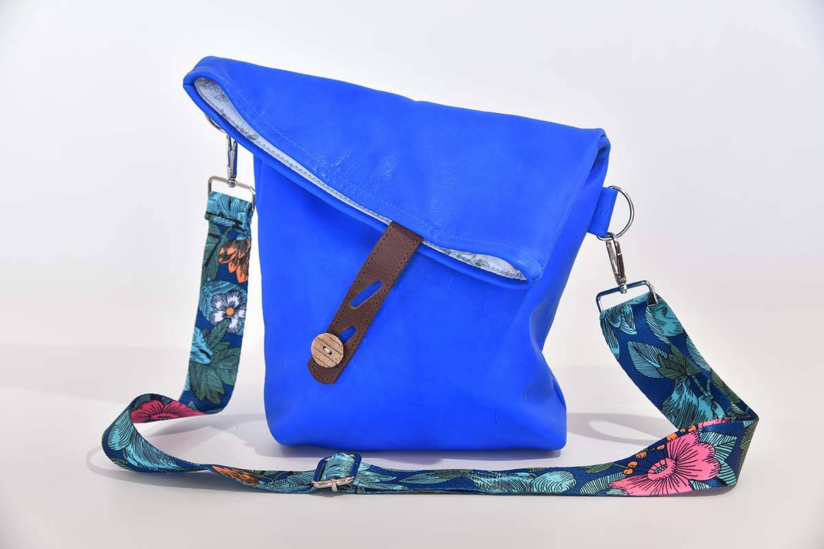 Ledertasche Modell Sam dia sehr blau