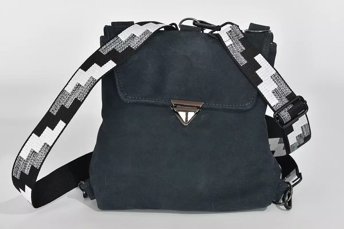 Lederrucksack Ainhoa S Nubuck Rindsleder geschliffen schwarz