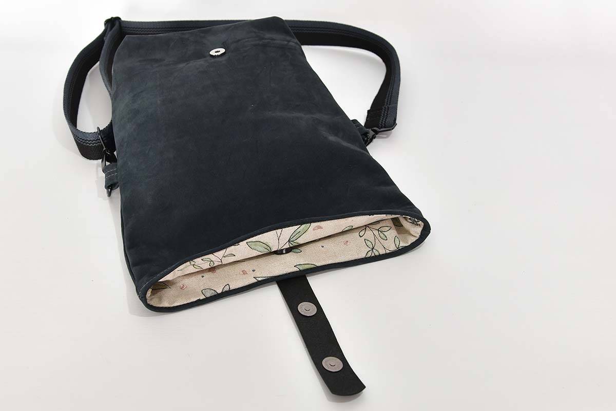 Ledertasche Modell Sam M blauschwarz