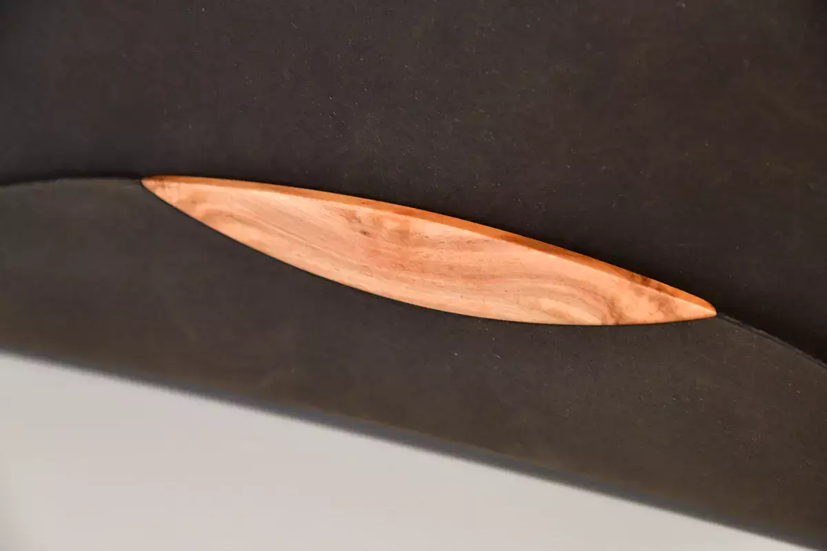 Handgefertigte Holz-Ledertasche Jenny M Johannisbrootbaum dunkelbraunes Dickleder