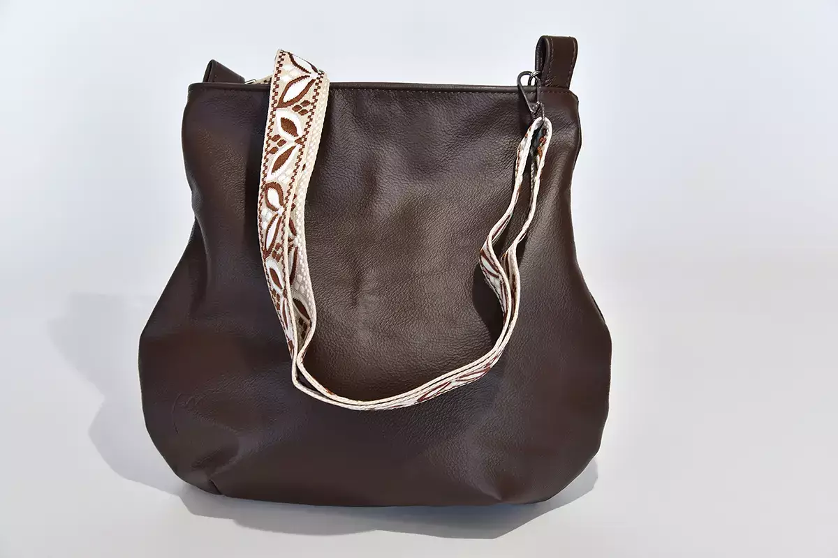 Handgefertigte Ledertasche Iris Zip M mit Reißverschluss