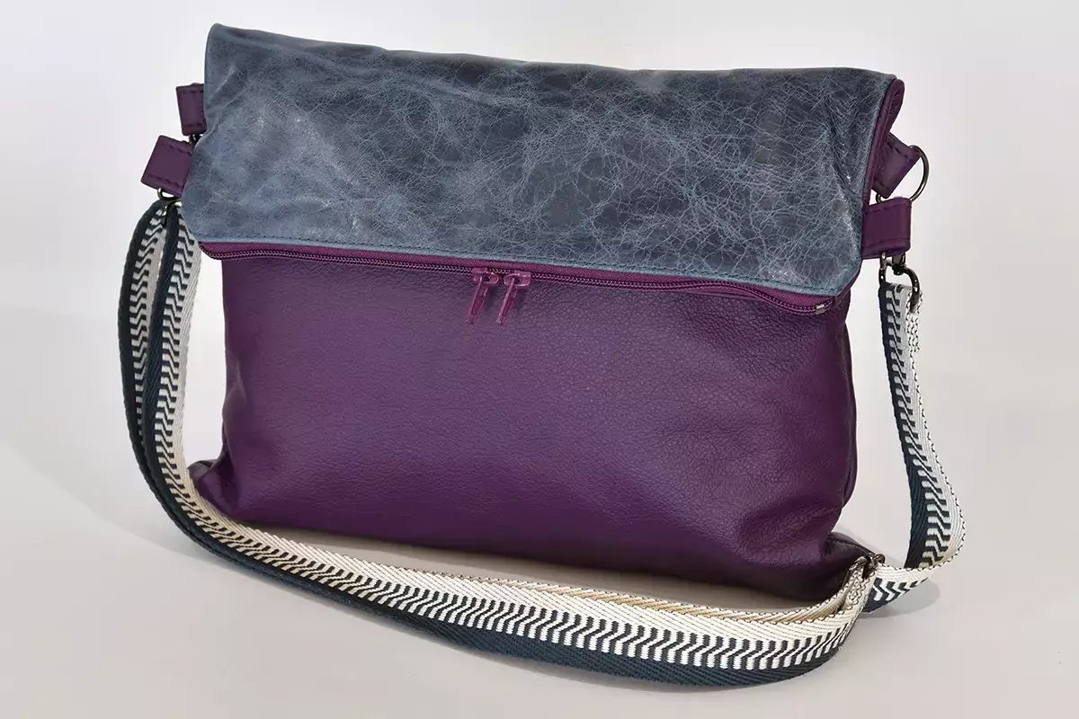Handgefertigte Ledertasche violett und saphir26005 Sam flex