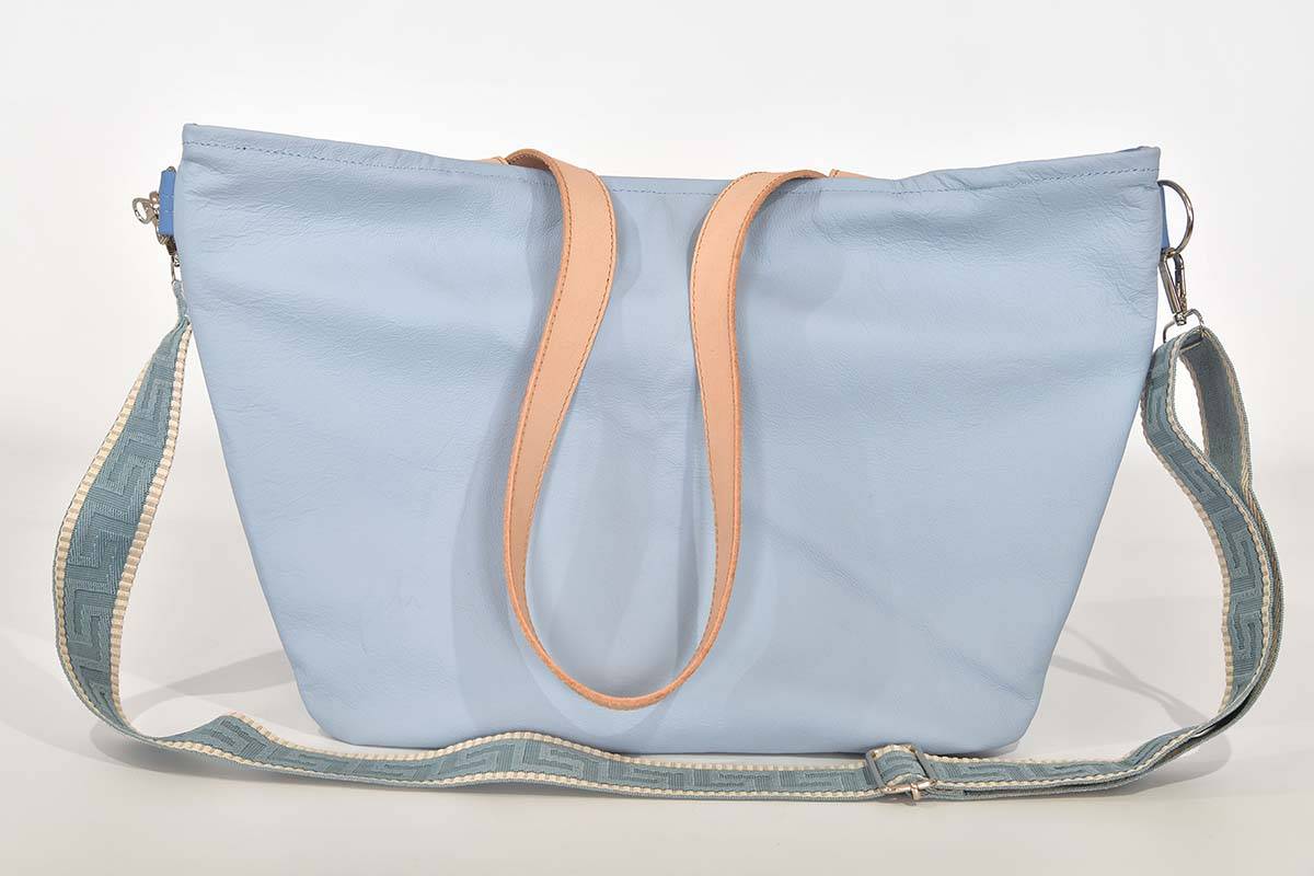 Ledertasche Modell Sarah hell- und dunkelblau