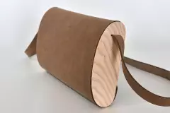 handgefertigte-holz-ledertasche-graubraun-esche-weiss-geoelt_26045_Jenny_M_02