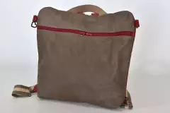 handgefertigter-lederrucksack-schlammbraun-bordeaux_26002_Petra_blando_02