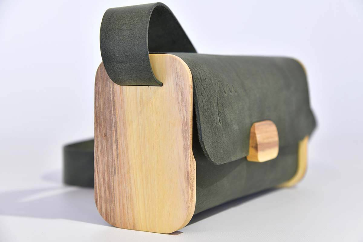 Holz-Ledertasche Modell Timo S Orangenholz, Wasserbüffel-Dickleder tannengrün