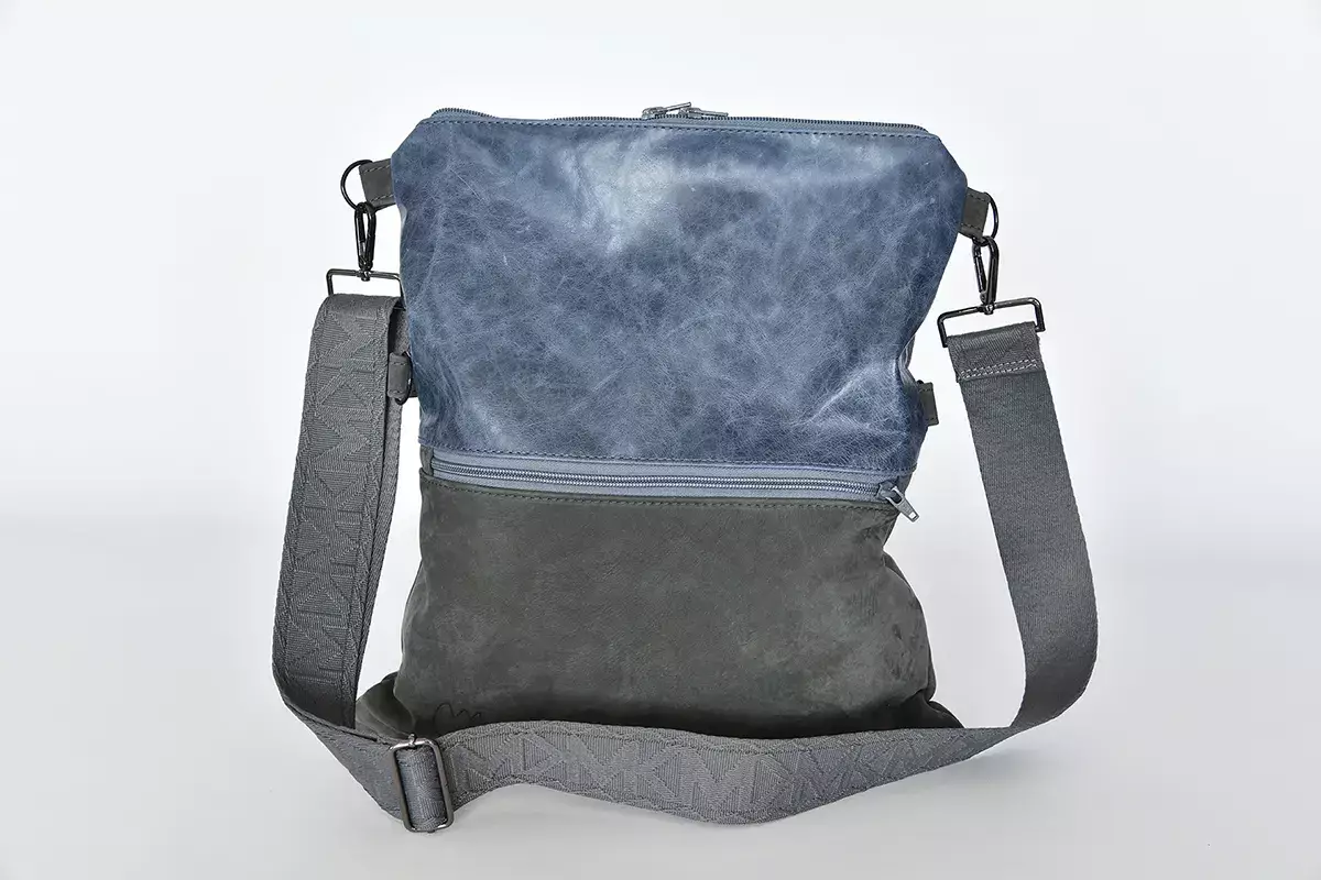 Handgefertigte Ledertasche Sam flex nachtblau und safir