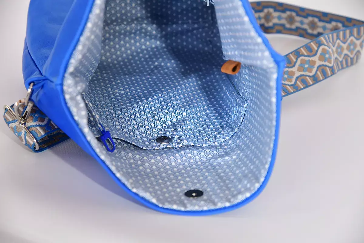 Schultertasche Sam dia Rindsnappaleder sehr blau
