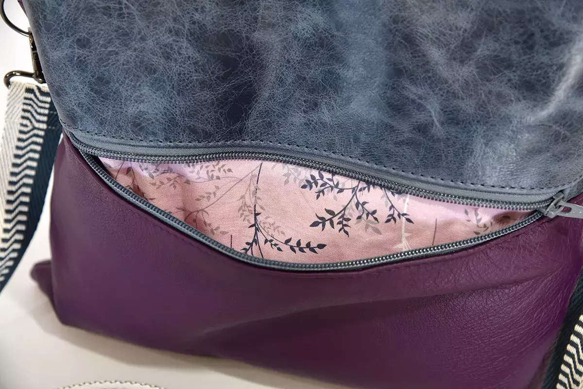 Handgefertigte Ledertasche violett und saphir26005 Sam flex