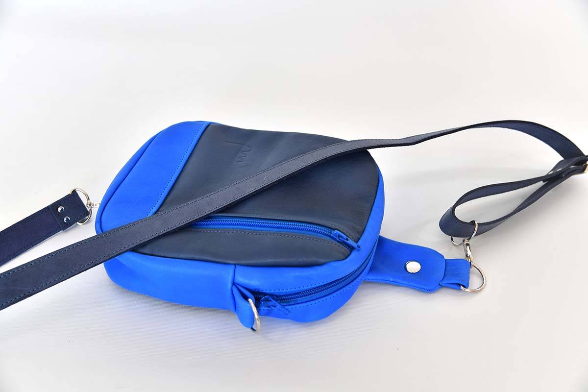 Schultertasche Modell Adrian sehr blau / blau