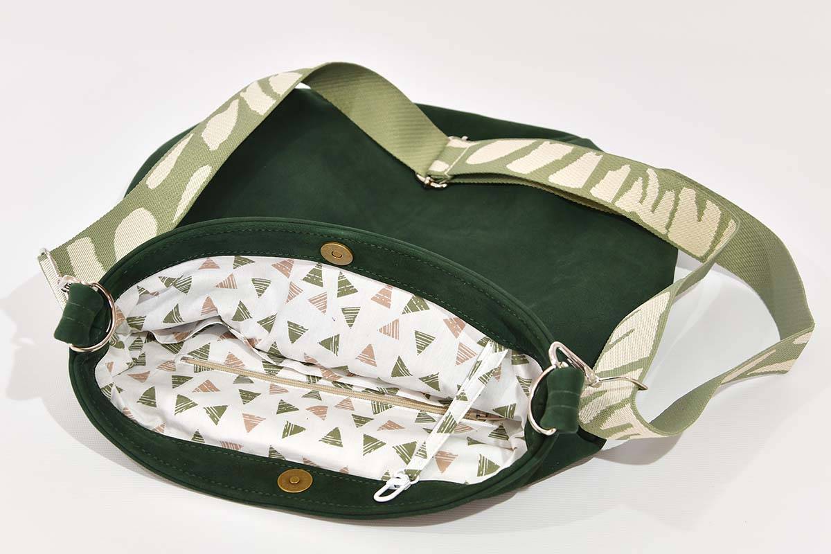 Schultertasche Iris M tannengrün