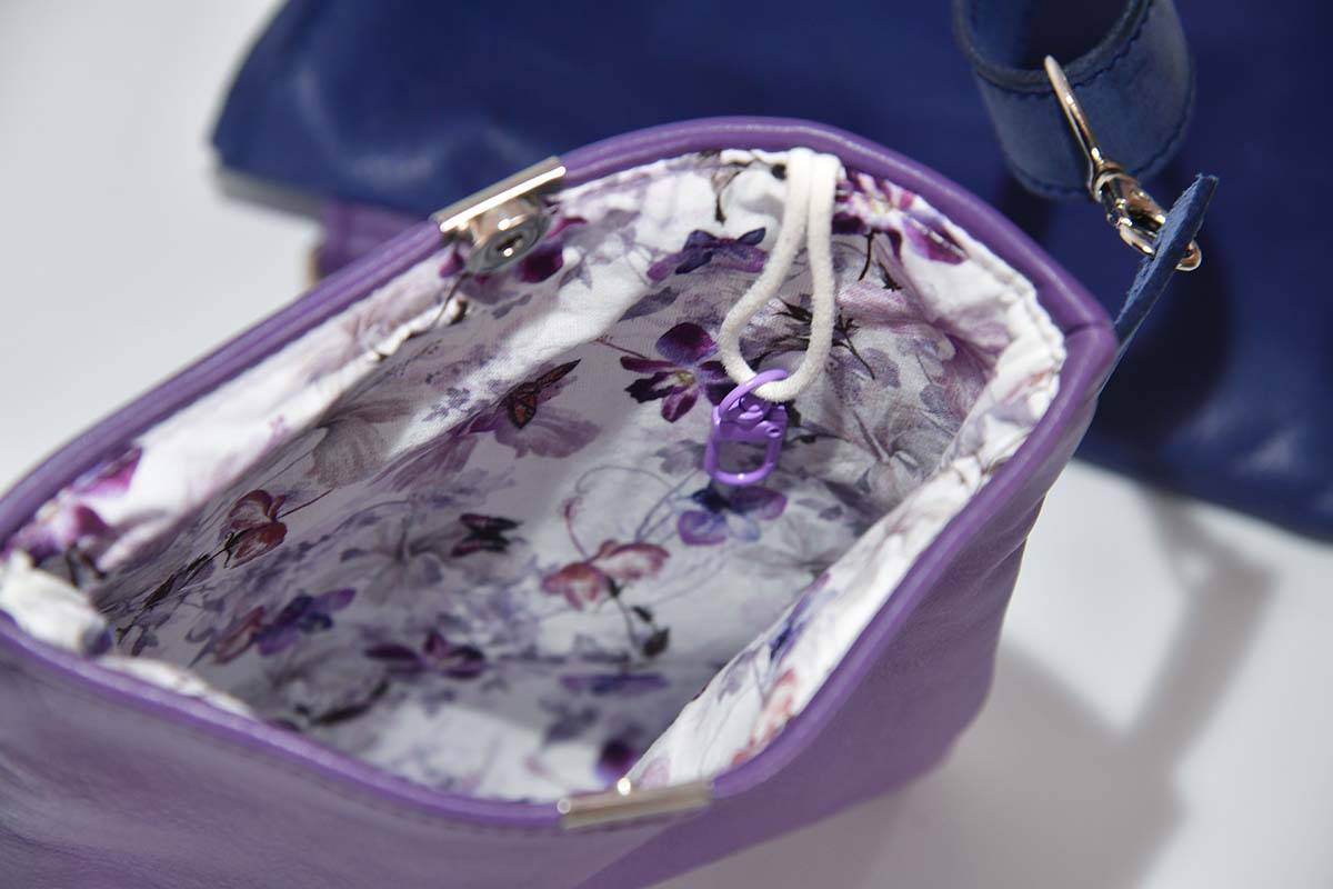 Ledertasche Ben dia lila / dunkelblau
