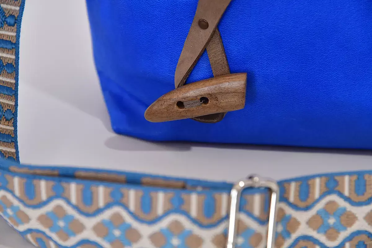 Schultertasche Sam dia Rindsnappaleder sehr blau