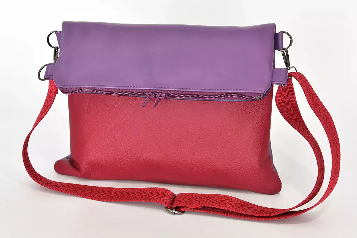 handgefertigte Ledertasche weinrot, marineblau und violett