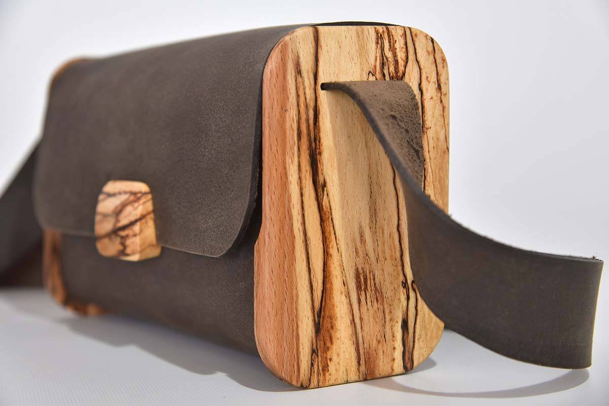 Holz-Ledertasche Modell Timo S gestockte Buche, Wasserbüffel-Dickleder