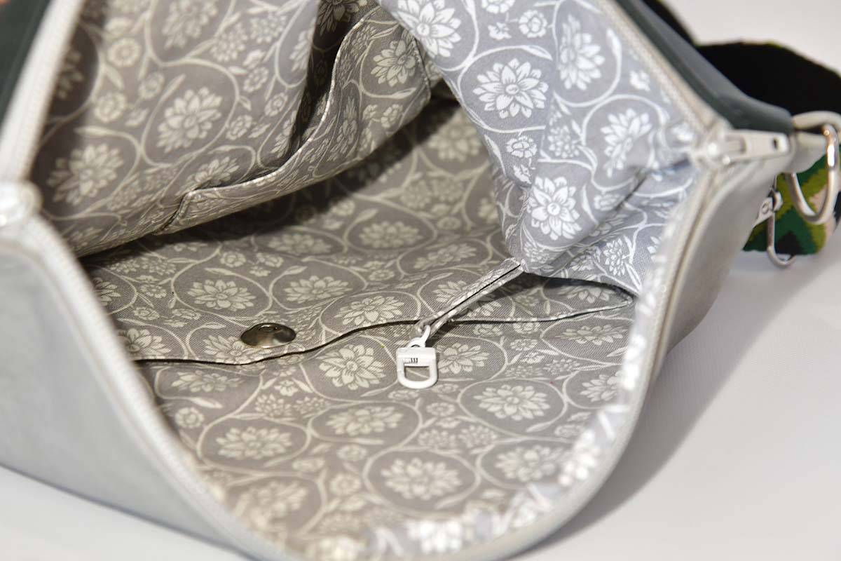 Schultertasche Sam flex Rindsleder grau und dunkelgrün