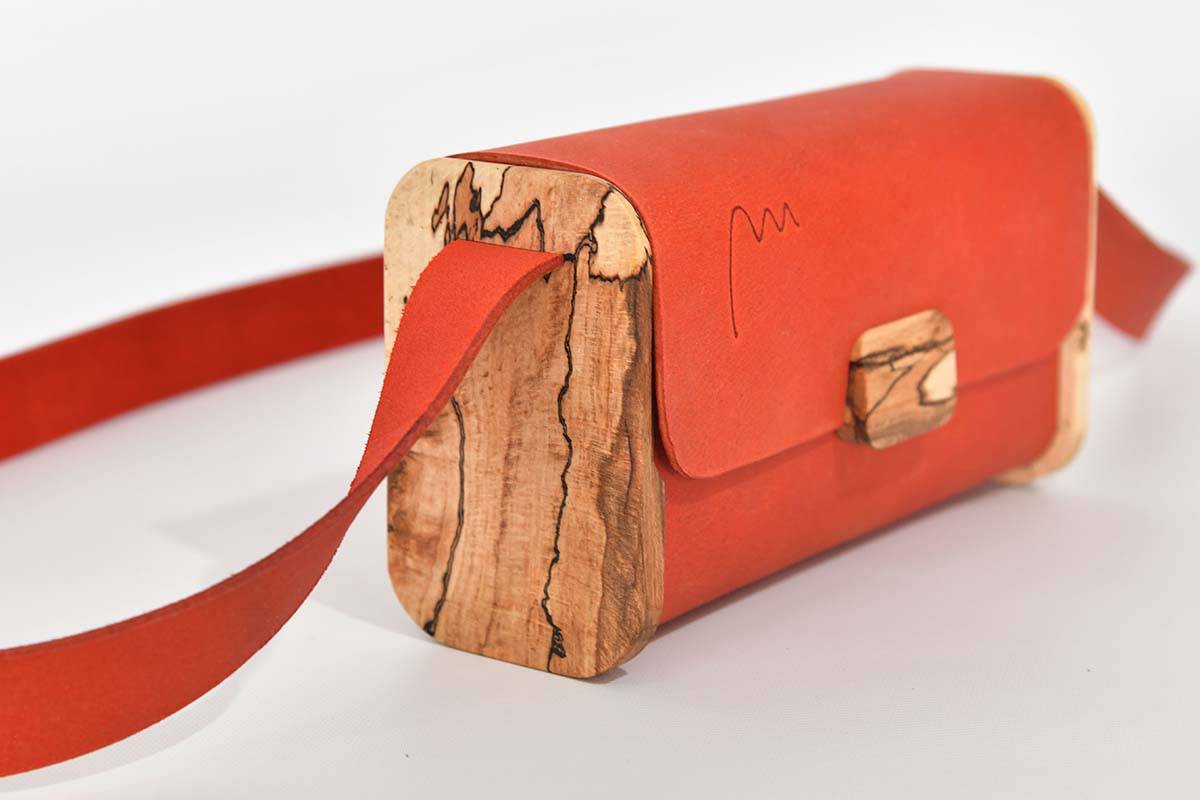Holz-Ledertasche Modell Timo S gestocktes Buchenholz, Wasserbüffel-Dickleder orange